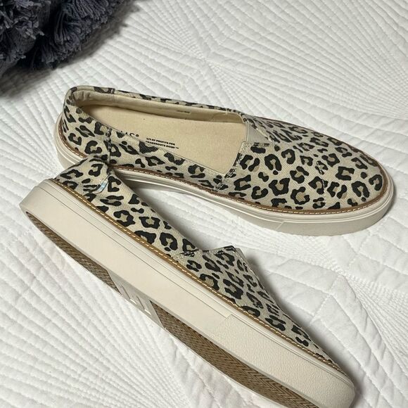 NWOT TOMS Parker Slip-Ons - Picture 9 of 13